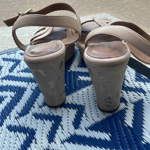 Clark’s Artisian wedge platforms - Picture 3 of 4